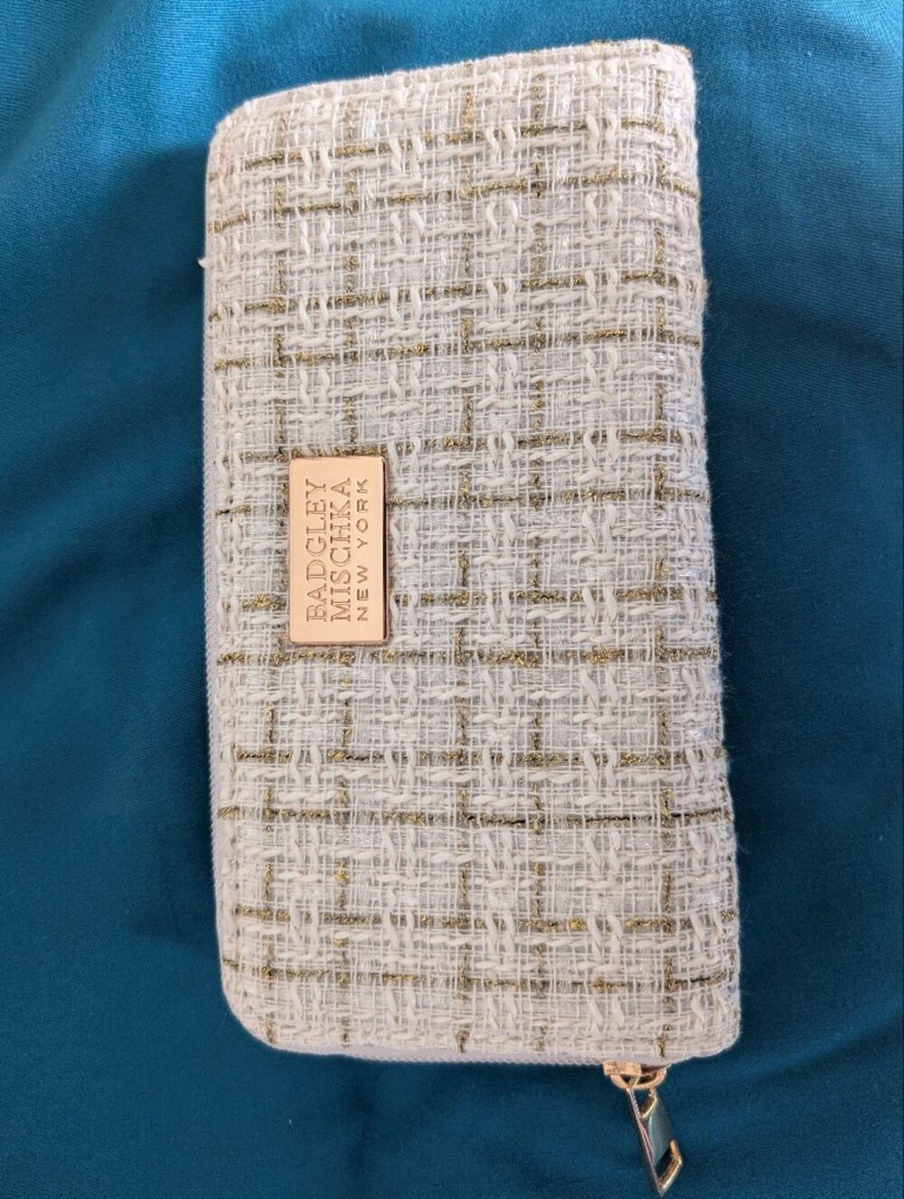 Badgley Mischka Tara White And Gold Tweed Wallet